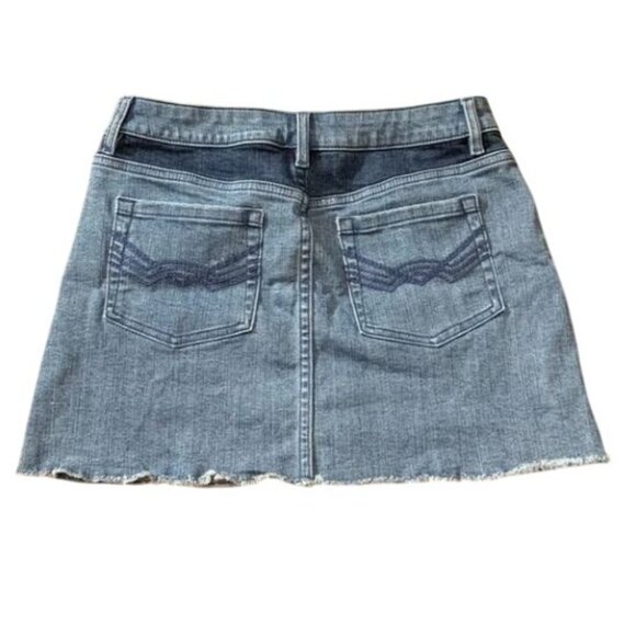 Idyllwind NWOT Blue Denim Mini Skirt M Frayed Hem Button Fly Stretch Cotton - Picture 2 of 6